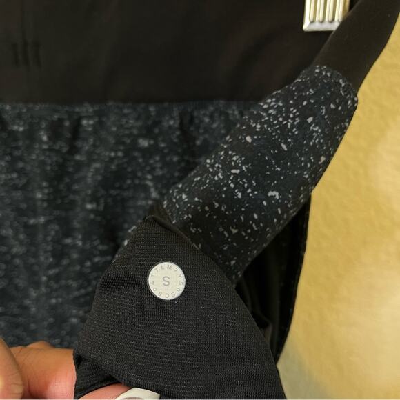 Lululemon T.H.E. Short 9" Linerless Mix Match Asphalt Grey Black Mens Size S - Picture 7 of 7